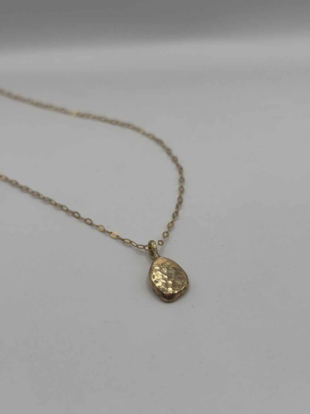 9ct Gold Pebble Necklace .02