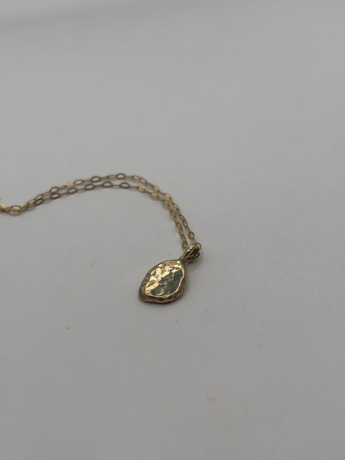 9ct Gold Pebble Necklace .02