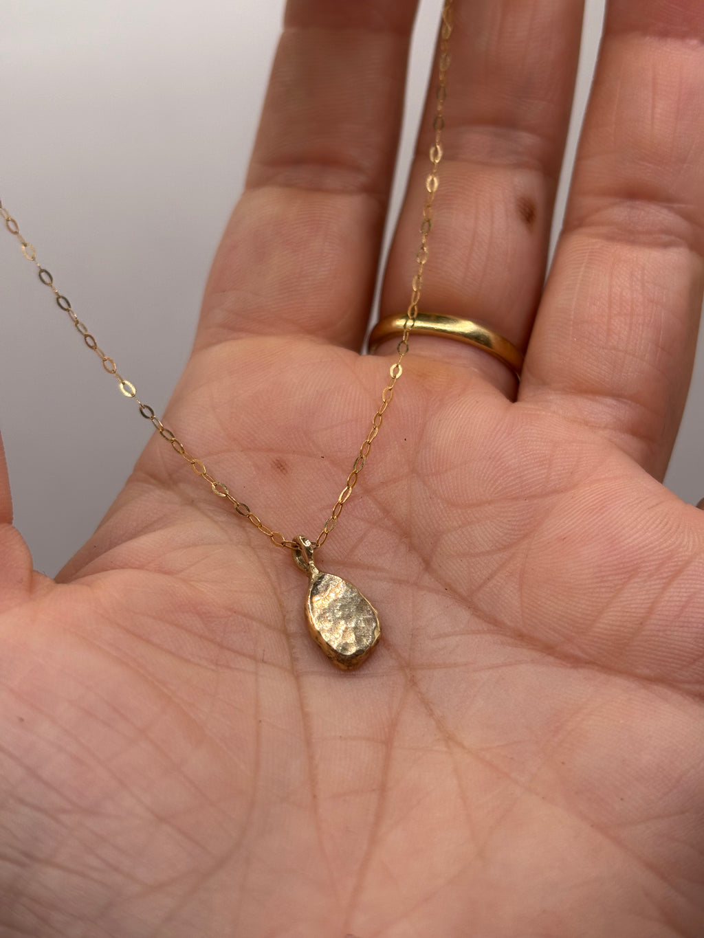 9ct Gold Pebble Necklace .02